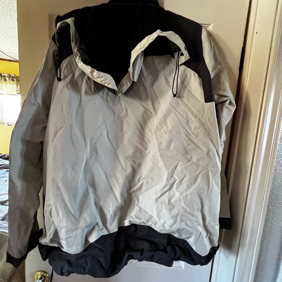 Fall jacket like new - Picture 2 of 3